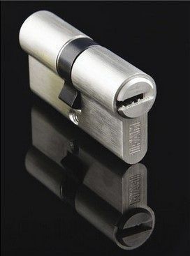 CILINDRO IFAM"M" F6S NIQUELADO SEGURIDAD 60 MM. 30X30 LEVA LARGA
