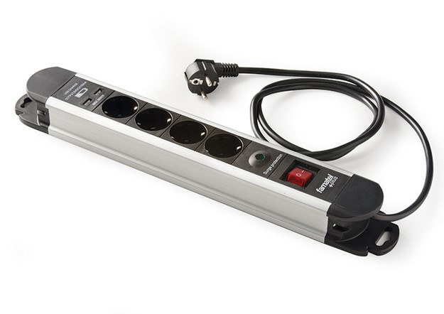 BASE MULTIPLE ALUMINIO 4 TOMAS T.T.1'5M. CON INTERRUPTOR