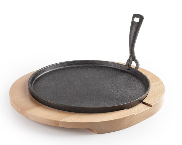 PLATO HIERRO FUNDIDO + BASE MADERA IBILI 26 CMS.