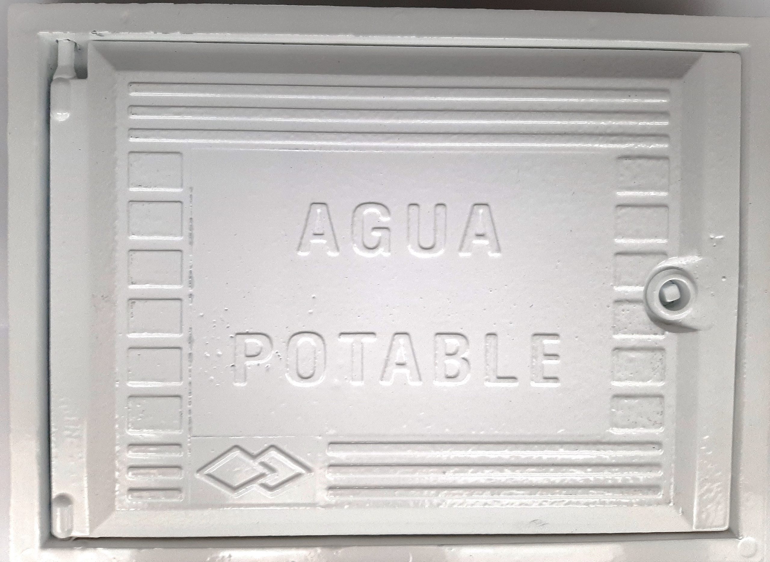 TAPA CONTADOR AGUA ALUMINIO CORDOBA BLANCA 28'5X38'5